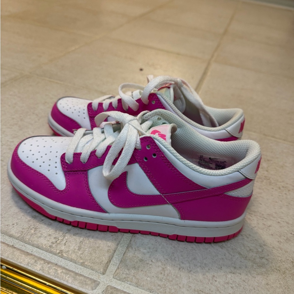 Nike Kids Sneakers in Pink and White